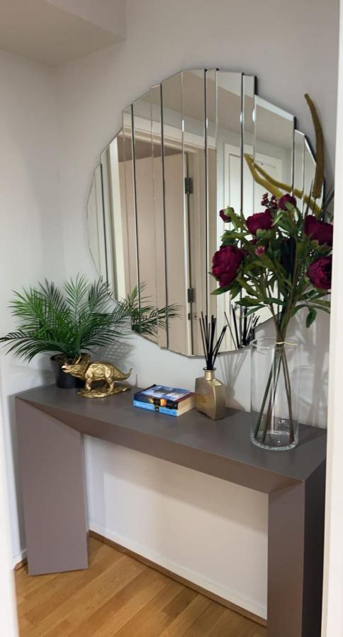 The Reflection Apartment , With River Thames View London Bagian luar foto